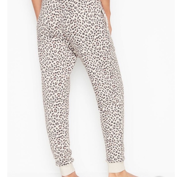 Victoria’s Secret SET Leopard Print Sweatshirt and Sweatpants Sz XXL - Picture 5 of 9
